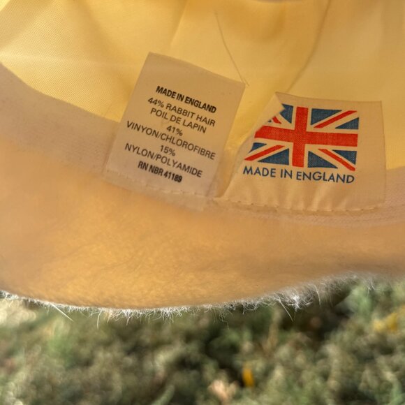 Vintage White Winter Hat Made in England Women's RARE and unique - Picture 2 of 16
